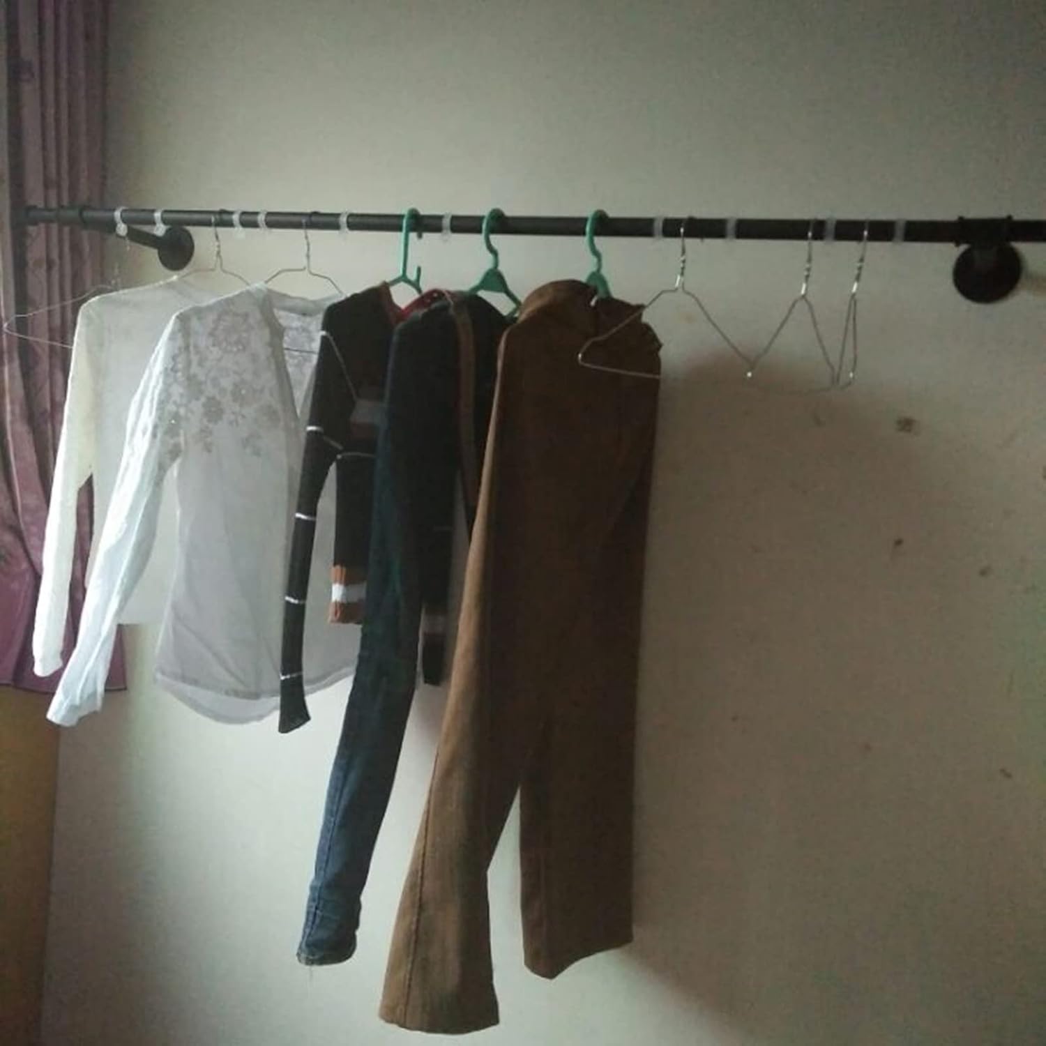 Industrial Pipe Garment Rack, Commercial Clothing Store Clothing Store Display Rack, Retail Hanger Rod Wall-Mounted Metal Hangers, Used for Study, Clothing (135cm