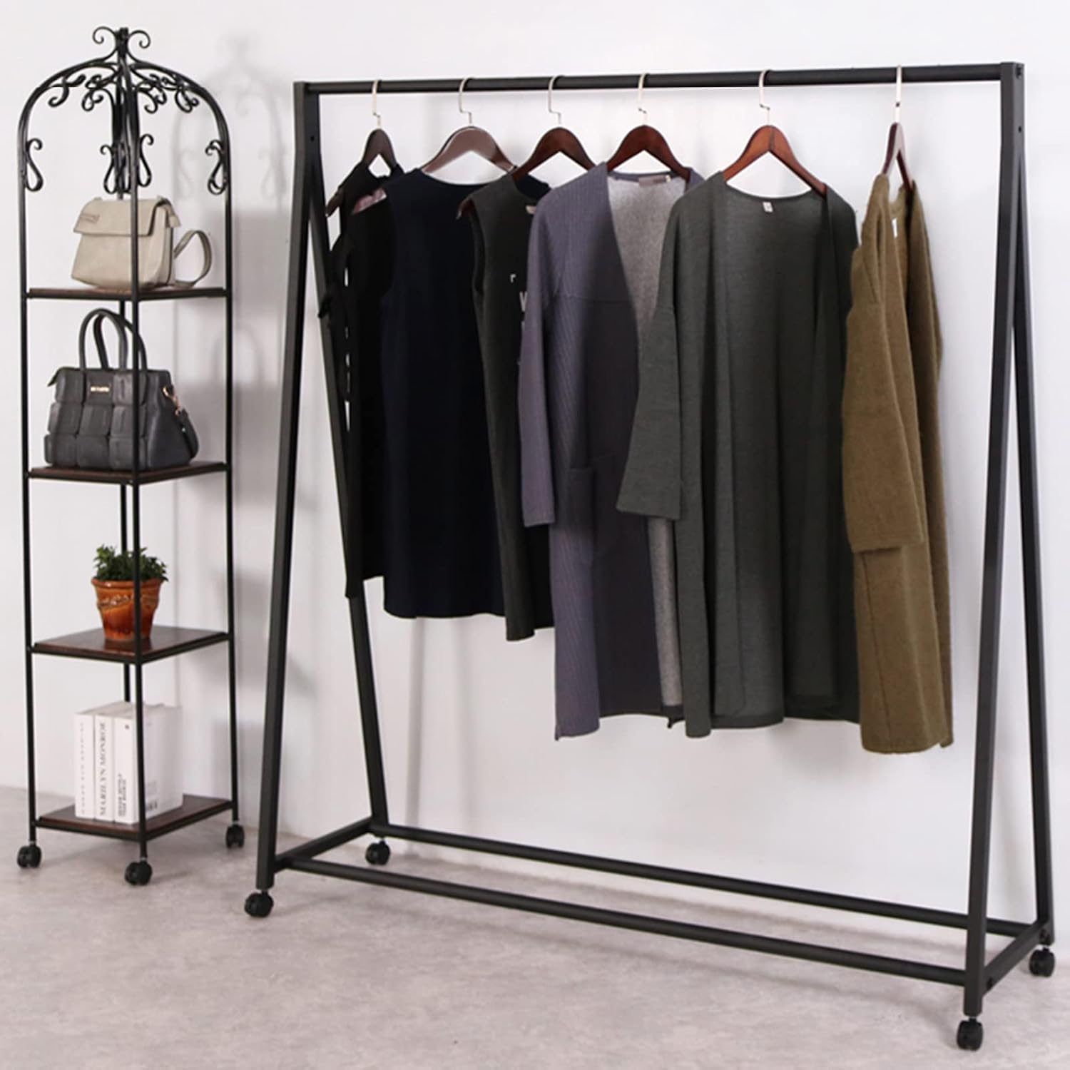 Heavy Duty Coat Rack, Garment Rack Industrial Vintage Clothes Rail with Locking Wheels Bedroom Black Metal Clothing Rack Single Rail Coat Rack for Hanging Clothes Commercial Grade (100X40X160CM)