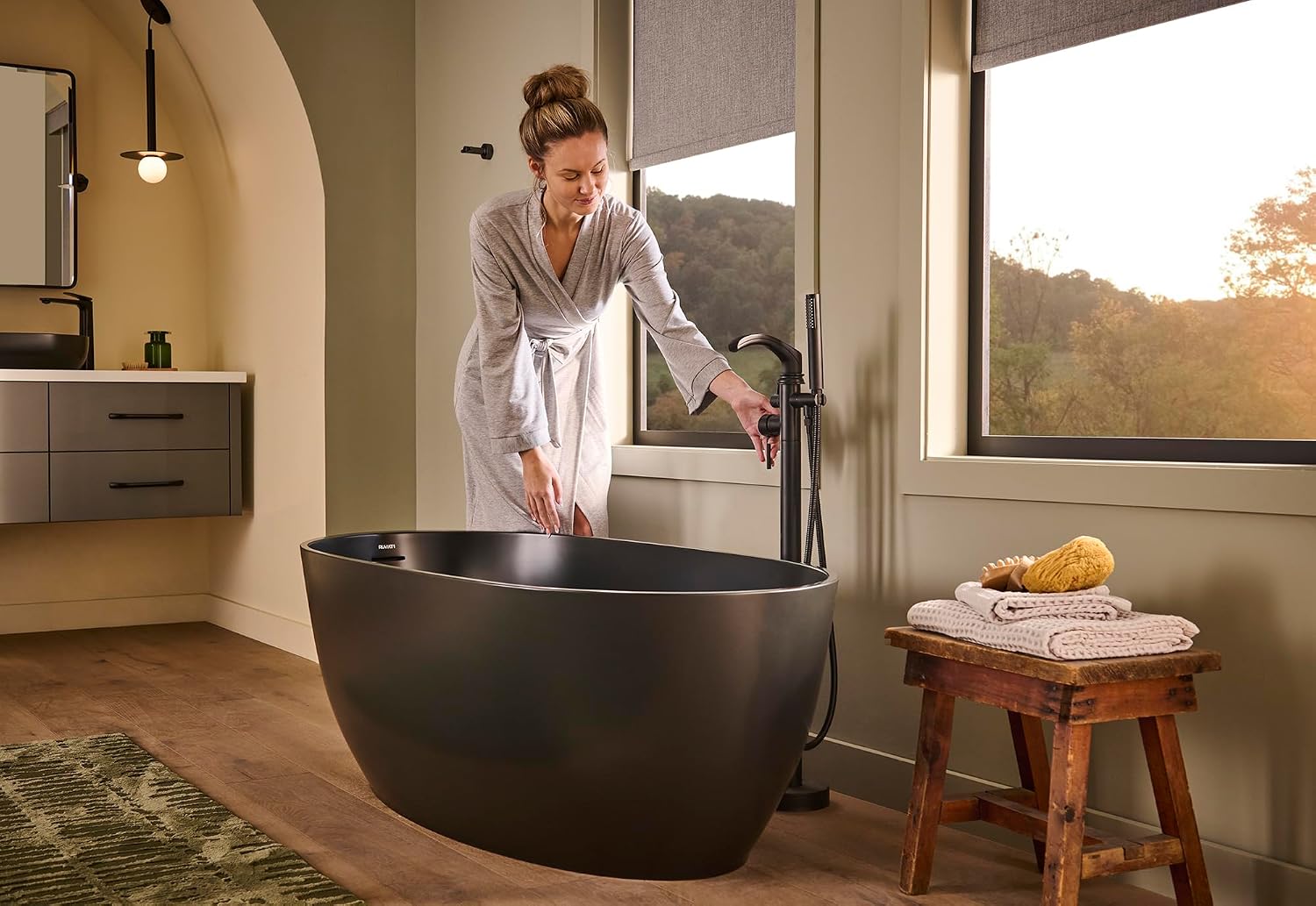 Ruvati 59-inch Matte Black epiStone Solid Surface Oval Freestanding Bath Tub Canali - RVB6744BK