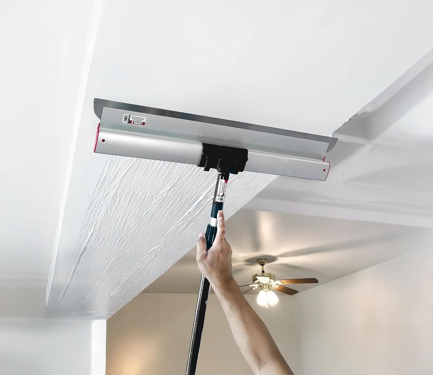 LEVEL5 Skimming Blade Set with Case | 10, 16, 24, 32 Inch Skimming Blades, 37-63 Inch Extendable Handle, Compound Roller & Transport Case | for Smoothing Walls and Ceilings | 5-550