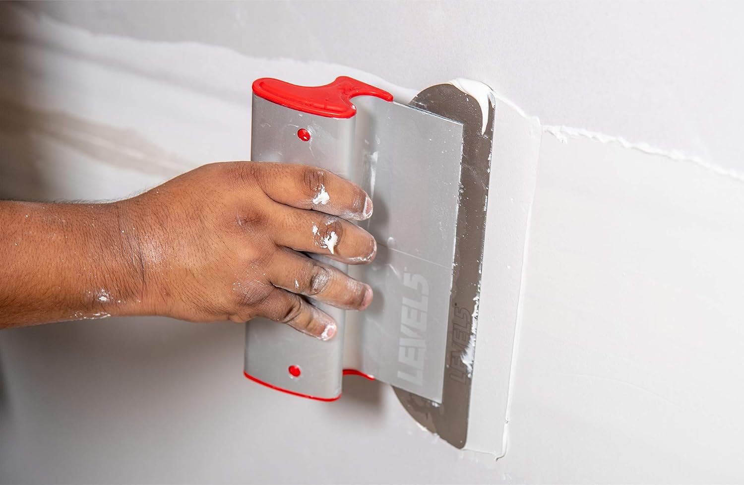 LEVEL5 Skimming Blade Set with Case | 10, 16, 24, 32 Inch Skimming Blades, 37-63 Inch Extendable Handle, Compound Roller & Transport Case | for Smoothing Walls and Ceilings | 5-550