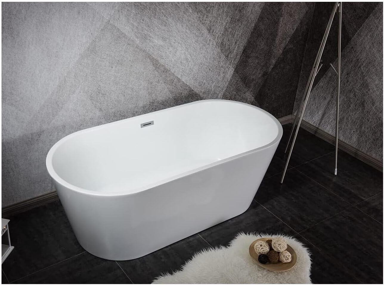 HomeStock Melina 59 in White Freestanding Acrylic Flatbottom Soaking Bathtub with Chrome Hardware