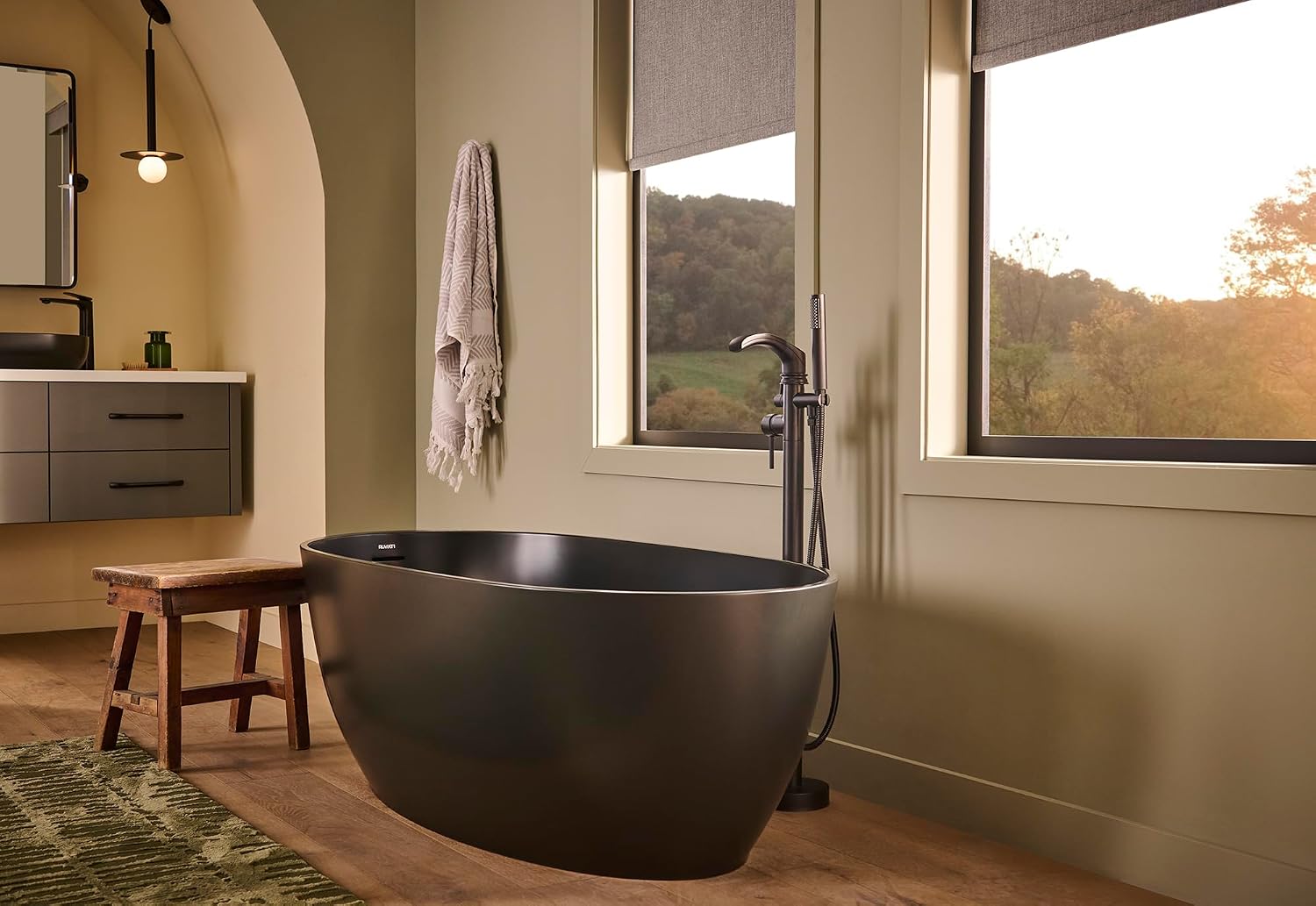 Ruvati 59-inch Matte Black epiStone Solid Surface Oval Freestanding Bath Tub Canali - RVB6744BK