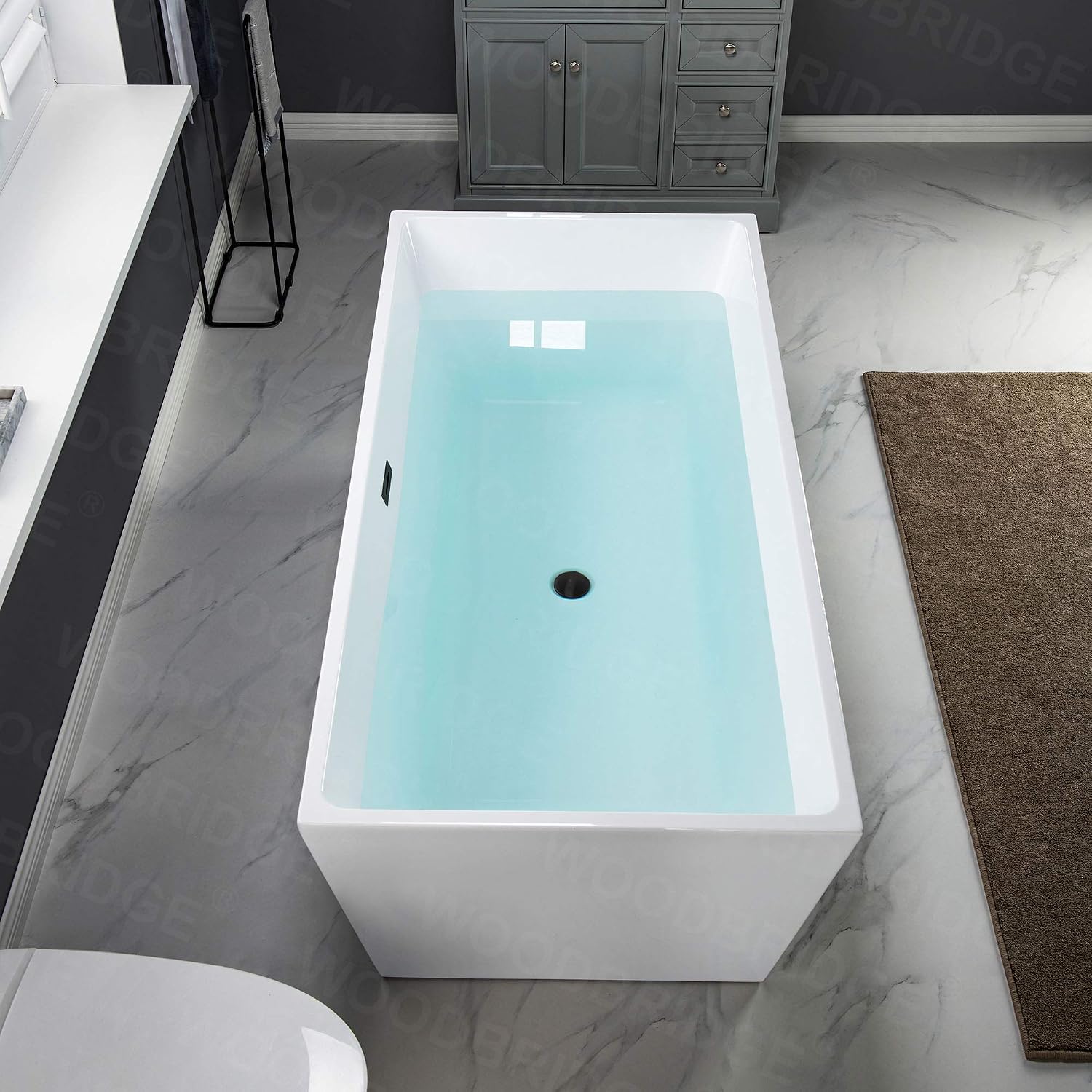 WOODBRIDGE 67' Acrylic Freestanding Bathtub Contemporary Soaking White Tub with Matte Black Overflow and Drain，BTA1512-MB-Drain&O