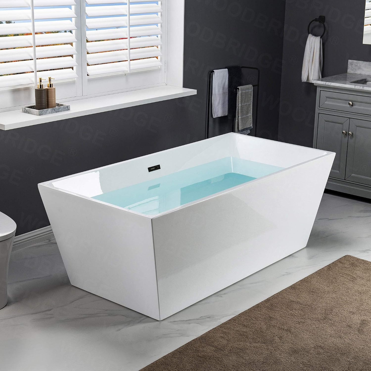 WOODBRIDGE 67' Acrylic Freestanding Bathtub Contemporary Soaking White Tub with Matte Black Overflow and Drain，BTA1512-MB-Drain&O