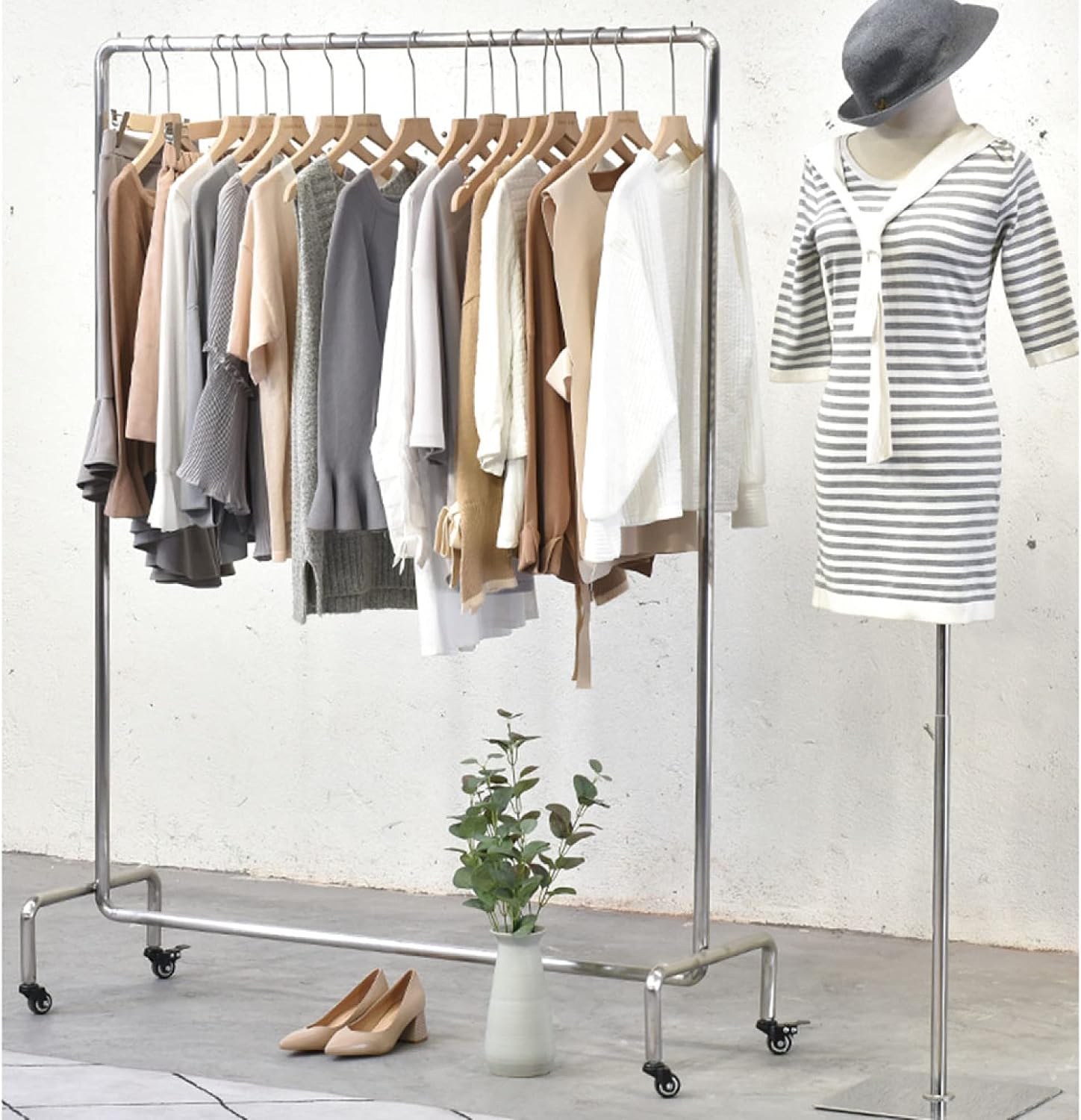 Clothing Display Rack Clothing Display Rack, Heavy-Duty Industrial Clothes Rail, Movable Monorail Metal Garment Rack, Non-Slip Hanging Rail, Universal Wheel(